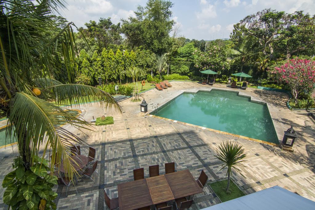 Grand Candi Hotel Semarang Exterior foto
