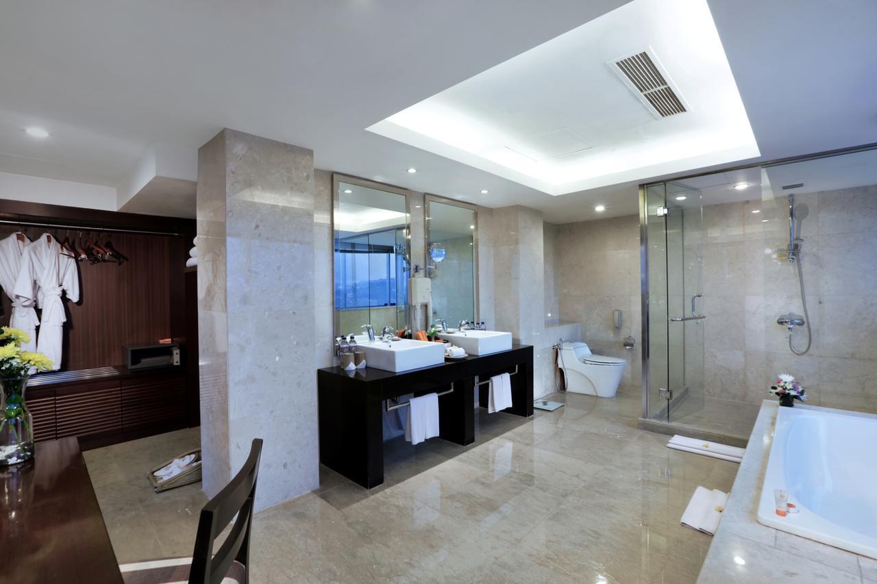 Grand Candi Hotel Semarang Exterior foto