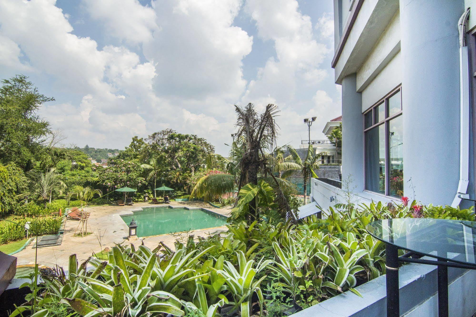 Grand Candi Hotel Semarang Exterior foto