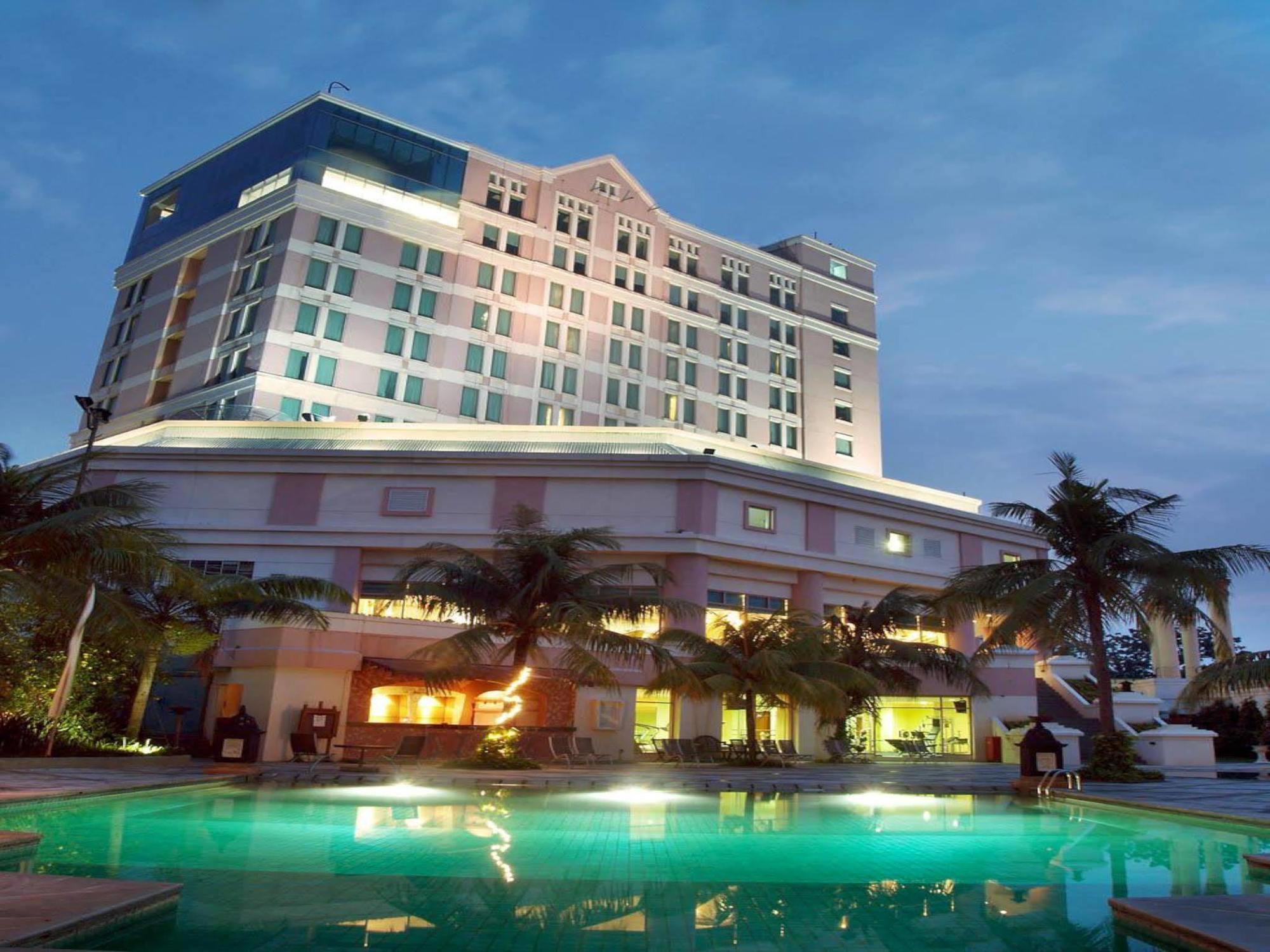 Grand Candi Hotel Semarang Exterior foto