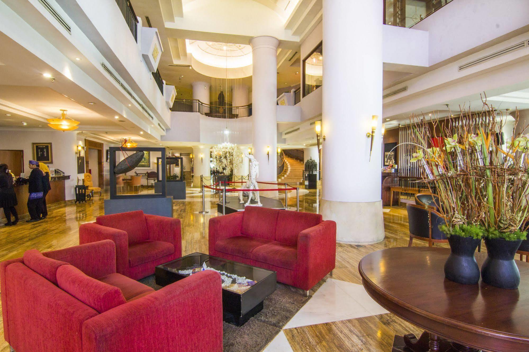 Grand Candi Hotel Semarang Exterior foto